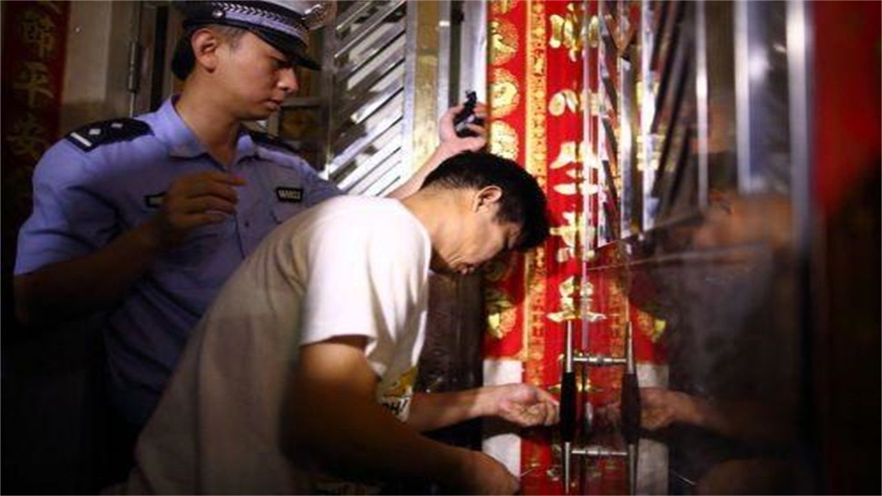 麻江县请开锁师傅开了锁后，师傅为什么一般都不进门，就算主人请也不进去？